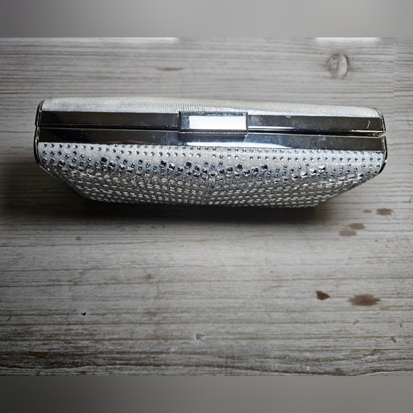 Silver Evening Clutch with chain - Picture 9 of 9